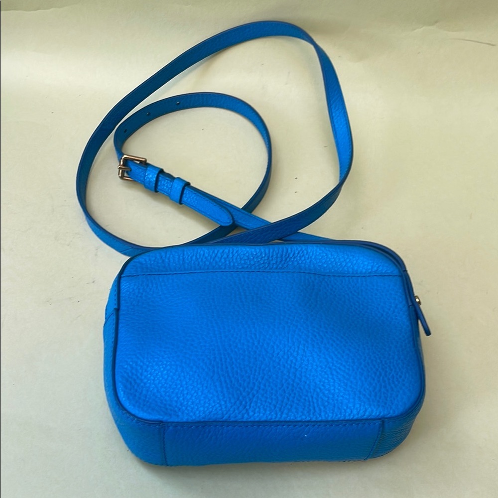 Fossil Turquoise Blue Crossbody Bag with Adjustable Strap and Minimalist Design - Picture 5 of 11